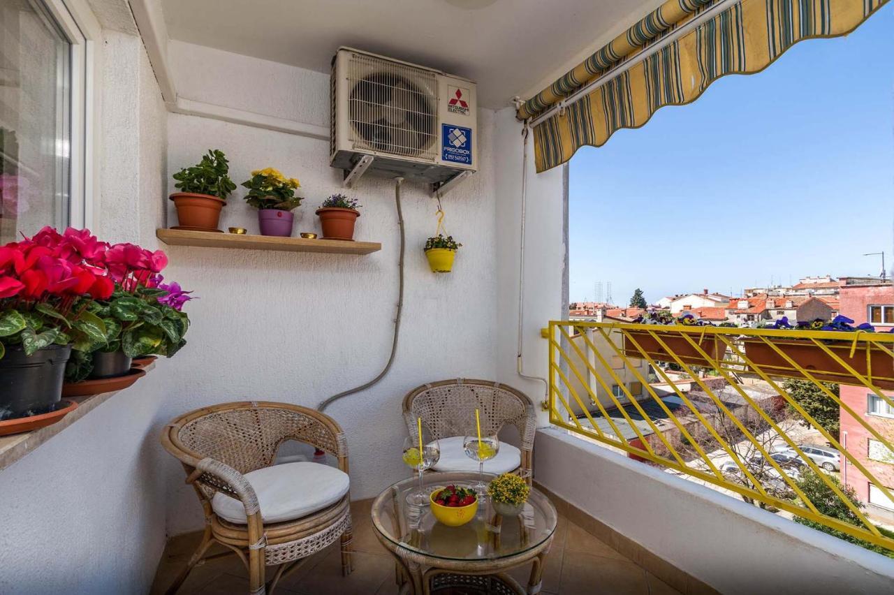 Apartment Many Pula Exterior photo